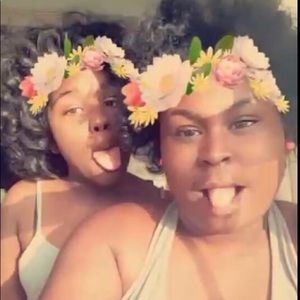 Meet your Posher, Camelia